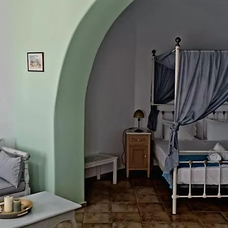 Solaris 2* Folegandros Town