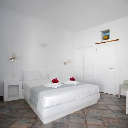 Solaris 2* Folegandros Town